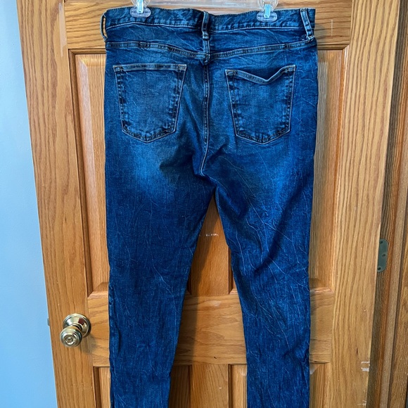 Men’s 3 Pair Old Navy Jeans - Picture 6 of 10
